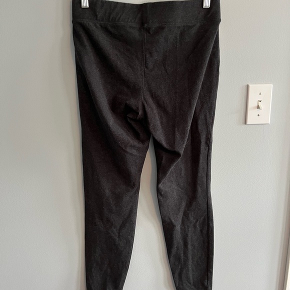 Old Navy Petite black leggings - Picture 3 of 4